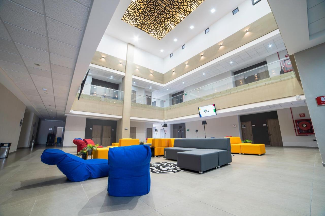 Th Hotel & Vivienda Tepatitlan de Morelos Bagian luar foto