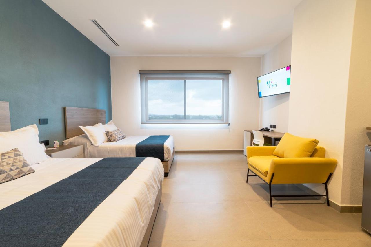 Th Hotel & Vivienda Tepatitlan de Morelos Bagian luar foto