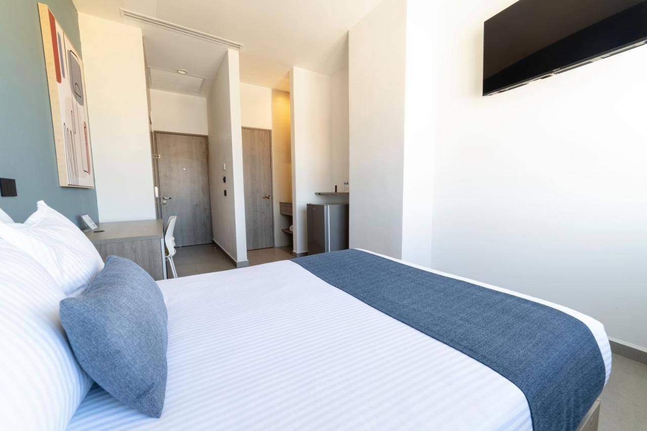 Th Hotel & Vivienda Tepatitlan de Morelos Bagian luar foto