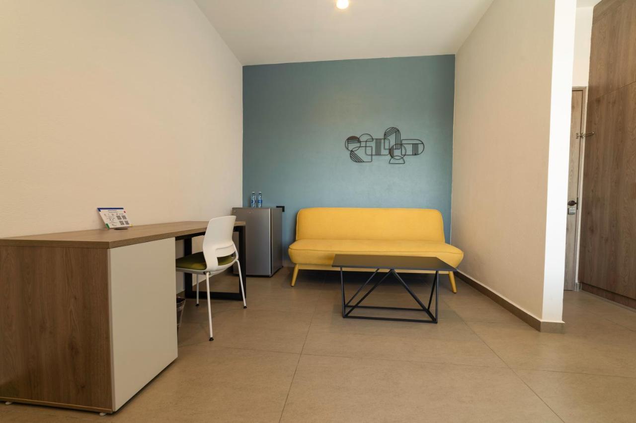 Th Hotel & Vivienda Tepatitlan de Morelos Bagian luar foto