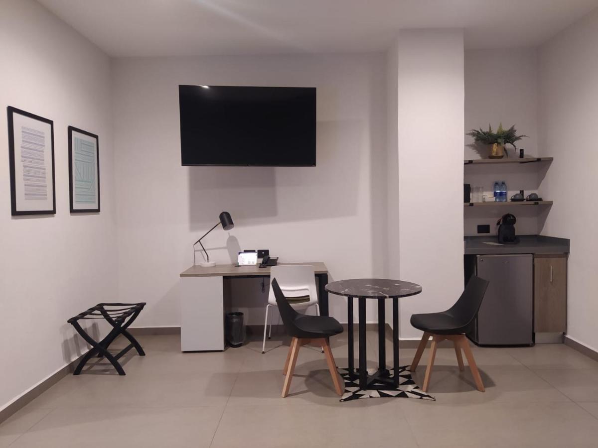 Th Hotel & Vivienda Tepatitlan de Morelos Bagian luar foto