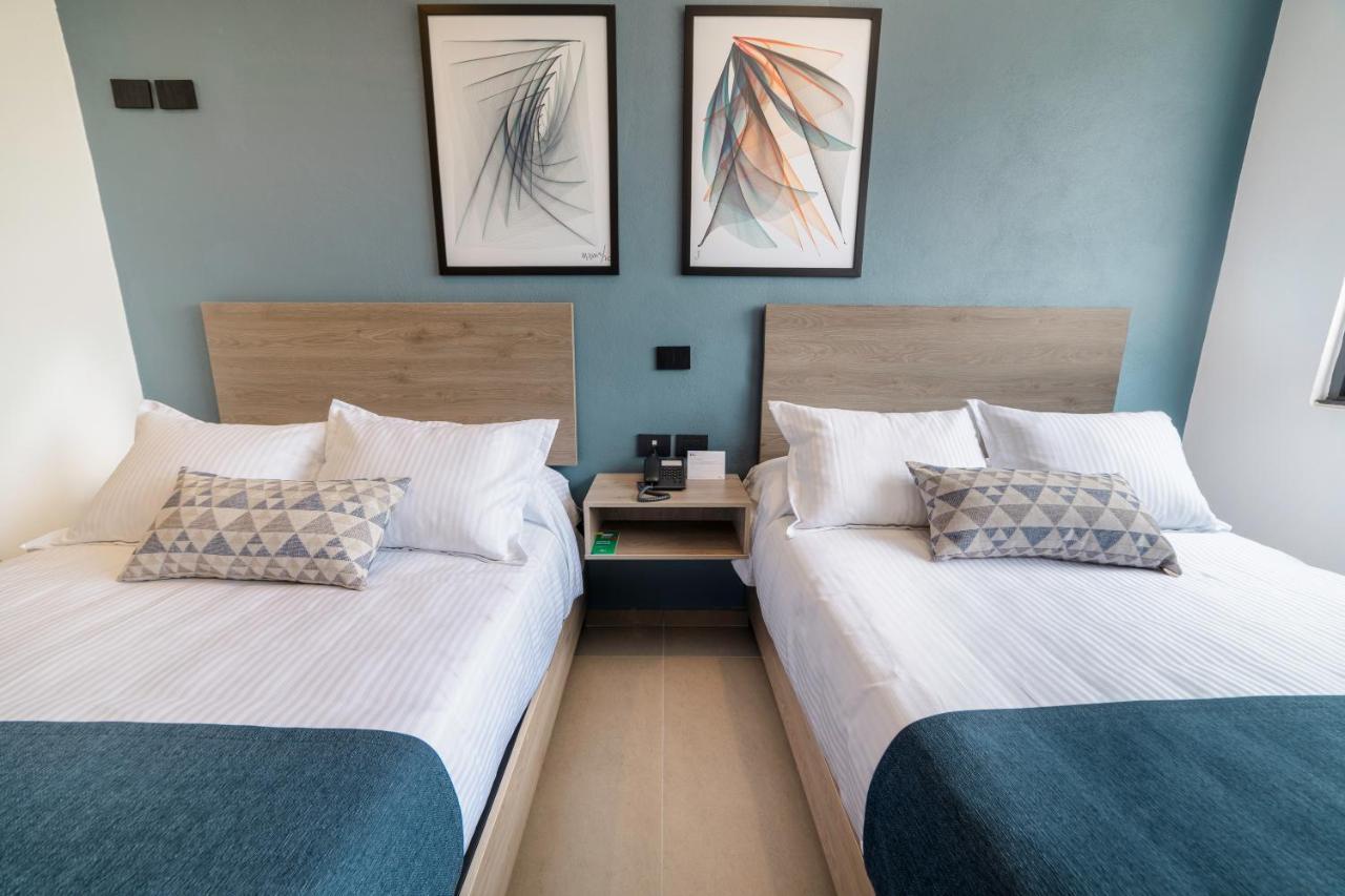 Th Hotel & Vivienda Tepatitlan de Morelos Bagian luar foto