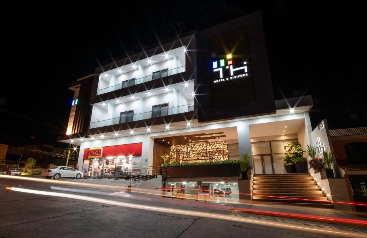 Th Hotel & Vivienda Tepatitlan de Morelos Bagian luar foto
