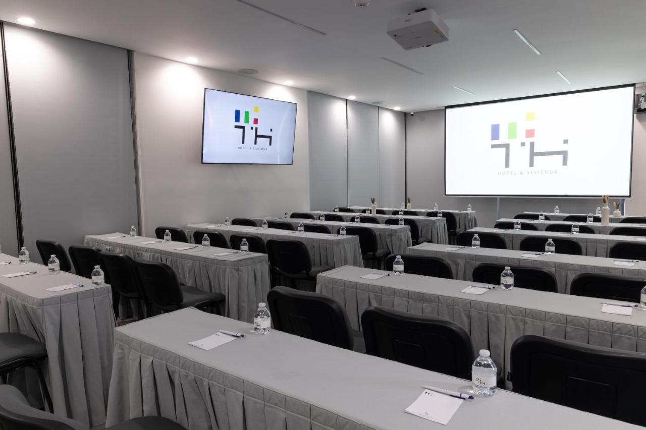 Th Hotel & Vivienda Tepatitlan de Morelos Bagian luar foto