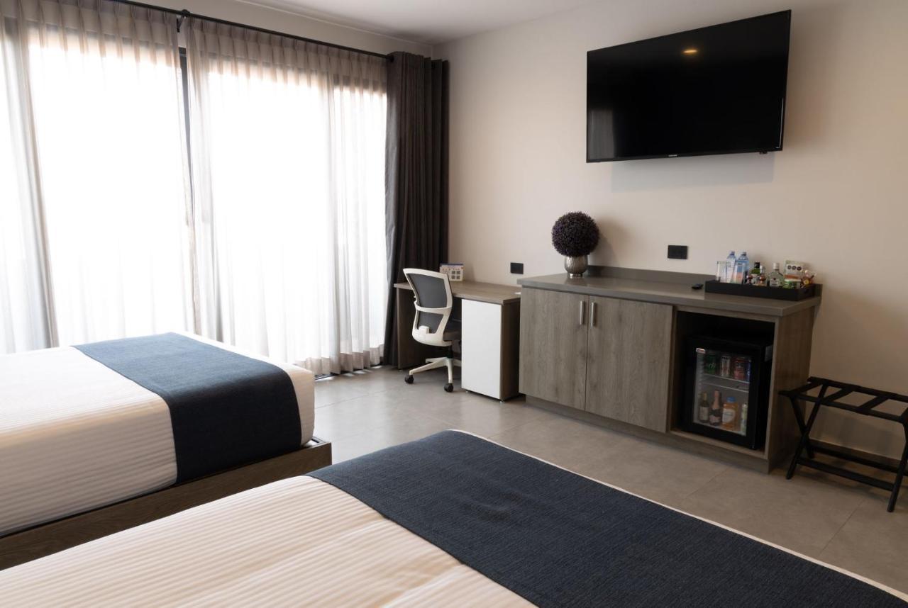 Th Hotel & Vivienda Tepatitlan de Morelos Bagian luar foto