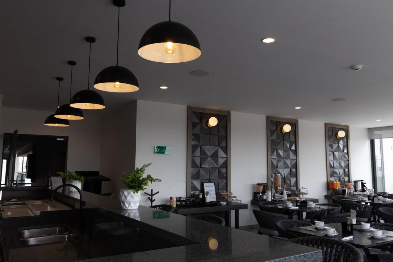 Th Hotel & Vivienda Tepatitlan de Morelos Bagian luar foto