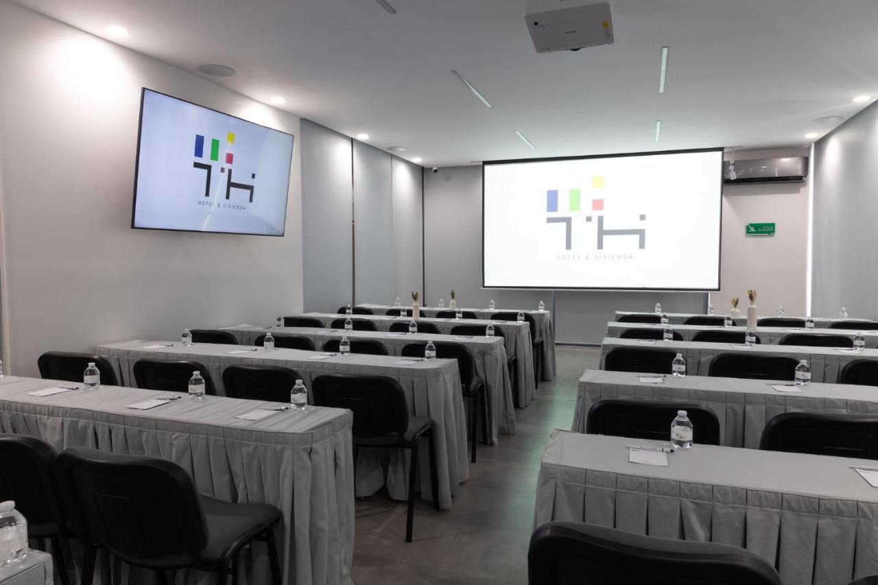 Th Hotel & Vivienda Tepatitlan de Morelos Bagian luar foto